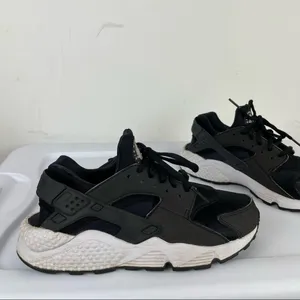 Nike Air Huarache Womens Black Sneakers Sz 8.5 thumbnail 9