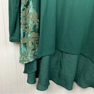 LOGO By Lori Goldstein Rayon Burnout Velvet Satin Hem Top Size Large Green Holiday thumbnail 5