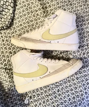 Nike Women’s Blazer Mid 77 thumbnail 4