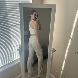 Abercrombie Women's Cream Relaxed Cargo Pants thumbnail 11