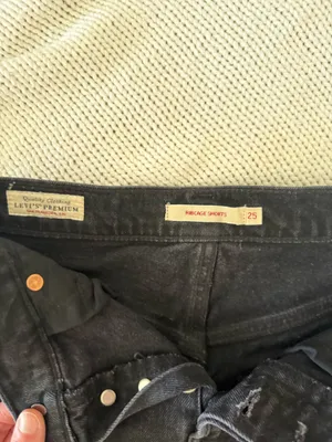 Levi’s Women’s Shorts thumbnail 3