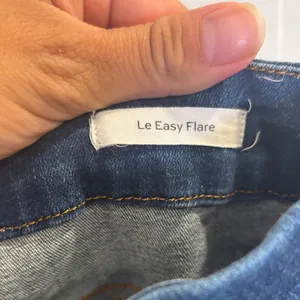 FRAME Le Easy Flare Jeans Raw Hem Medium Wash High Rise Size 27 thumbnail 3
