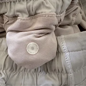 LULULEMON Hotty Hot Short II *Long 4" in White Sz. 8 thumbnail 9
