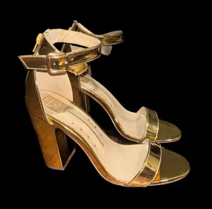 Forever 21 Gold Metallic Thick Platform Heels With Ankle Straps Size 9 Constance-01 thumbnail 1