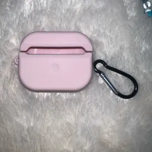 AirPods case pro thumbnail 2