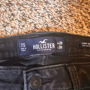 Hollister Distressed Black Wash Low Rise Skinny Jeans Size 7S‎ W28 L26 thumbnail 2