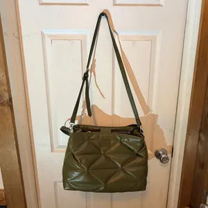 T Tahari Green Shoulder Bag nwot thumbnail 4