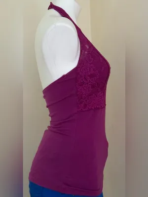 WET SEAL Rich Berry Pink Halter Top V-Neck Floral Lace Tank Top Sz M thumbnail 2