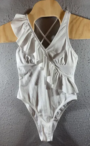 1565 | NWT Cupshe Ruffle Textured Wrap One Piece Swimsuit White Womens‎ S thumbnail 1
