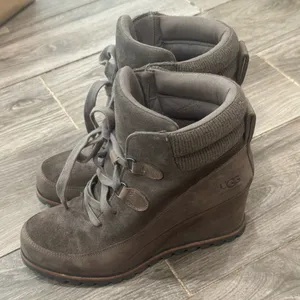 UGG Kriston Waterproof Wedge Ankle Boots Brown Suede Women’s Size 8 thumbnail 6