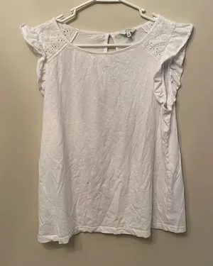 crown & ivy White Ruffle Sleeves Tee Shirt Size M thumbnail 1