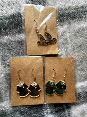 Harry Potter Inspired Wizarding School House Robe and Sorting Hat Dangle Earring Black thumbnail 1