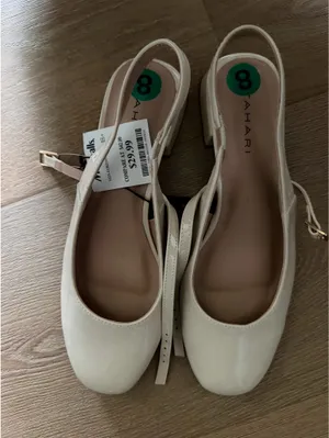 Tahari low heel thumbnail 1