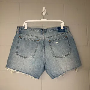 Abercrombie & Fitch The Boyfriend Short Mid Rise Women’s Size 14/32 thumbnail 3