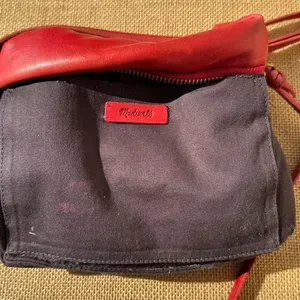 Madewell The Puff Crossbody Bag in Red Leather thumbnail 7