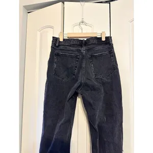 Abercrombie & Fitch High‎ Rise Mom Jeans Distressed Ripped Black Wash 28/6 thumbnail 8