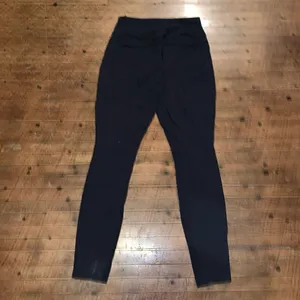 Athleta black size 6 Athleisure comfortable workout pants thumbnail 3