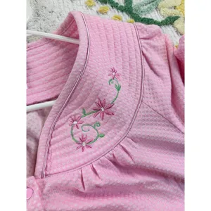 White Stag Pink Seersucker Snap Front House‎ Coat Floral Embroidered Robe M 8-10 thumbnail 7