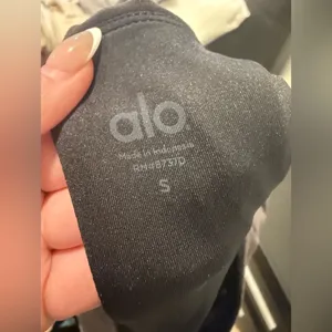 Alo Velour Glimmer Scoop Neck Bra thumbnail 4