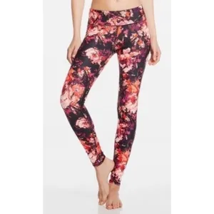 NWT Fabletics Salar Legging Get to Know me Small thumbnail 2