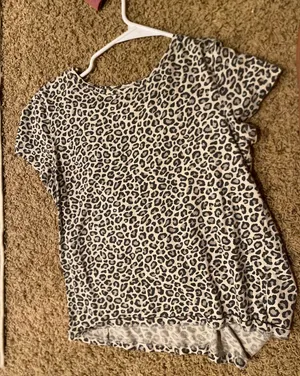 Old Navy Leopard Top Print thumbnail 1