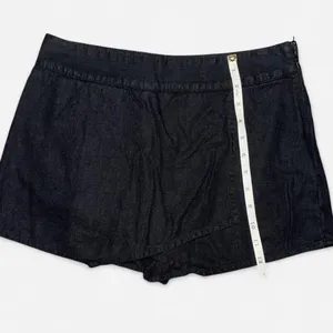 Gap Black Linen Wrap SKORT; Size 2 thumbnail 4