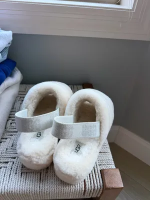 UGG Slippers Platform thumbnail 2