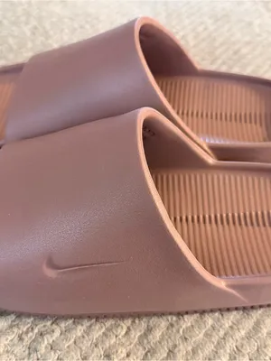 Nike Women’s Slide Sandals Size 10 thumbnail 2