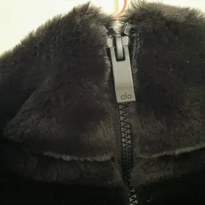 Alo Yoga Faux Fur Foxy Jacket Black S thumbnail 3