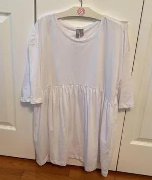 ♥️ 3/$12 NWT ASOS Maternity Oversized Casual Smock Top in White thumbnail 3