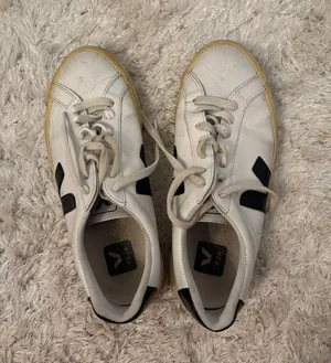 VEJA sneaker thumbnail 2