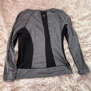 Lululemon Long Sleeve Run Top L Gray Black Athletic Shirt thumbnail 2