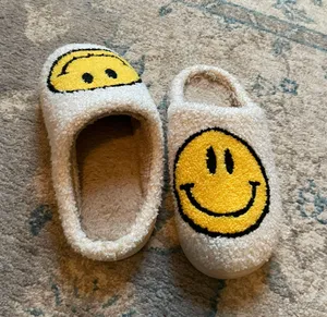 Smiley Face slippers White Size 8 thumbnail 2