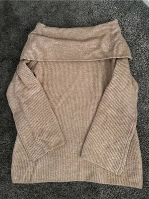 H&M Off-the-Shoulder Sweater Size XS 0526 thumbnail 1