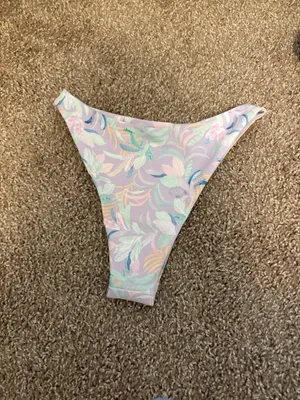 Skatie Bikini Bottom Kelly thumbnail 3
