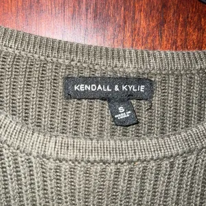 Kendall & Kylie Olive Knit Sweater Women’s Medium thumbnail 2