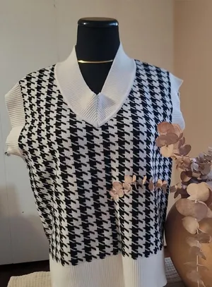 Black and White Houndstooth Women's Top EUC Cotton Blend thumbnail 1