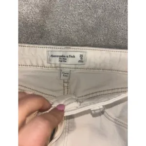 Abercrombie & Fitch Mom High‎ Rise Off White Jeans Size 25/0 thumbnail 6