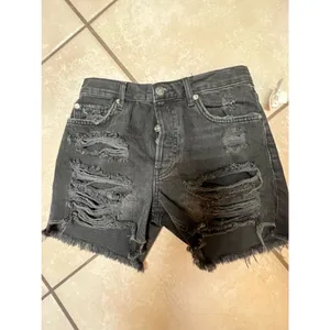 Free people Shorts Size 24 Button Fly Distressed Raw Hem Denim Black Jean Shorts thumbnail 2