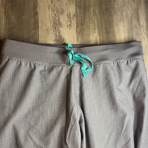 Figs Technical Collection Gray Scrub Wide Leg Bottoms thumbnail 3