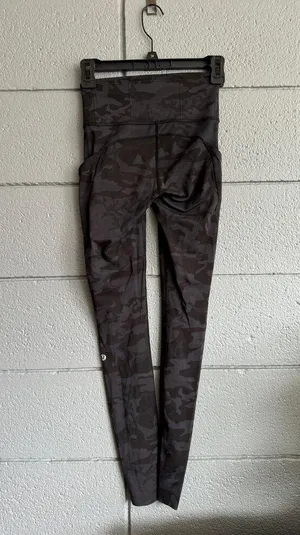 Women's Lululemon Fast Free 7/8 Tight II in Black and Grey Camo size 2 thumbnail 3
