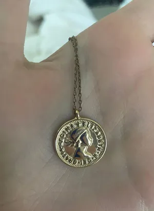 Gold Coin Necklace thumbnail 3