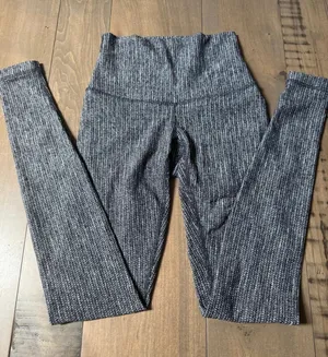 Lululemon Estimated size 0 or 2 Wunder Under Leggings Roll Down Coco Pique Black thumbnail 1