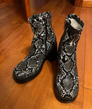Steve Madden X Urban Outfitters Snakeskin heeled Boots thumbnail 1