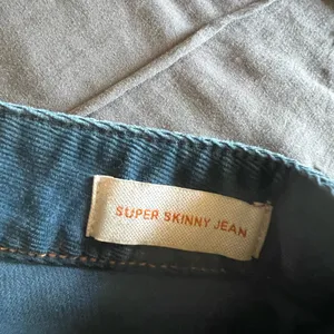 Tory Burch Woman’s Super Skinny Teal Corduroy Cotton Blend Low Rise Jeans 27 thumbnail 15