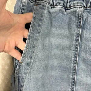 Madewell Light Wash‎ Pull On Relaxed Jeans thumbnail 4