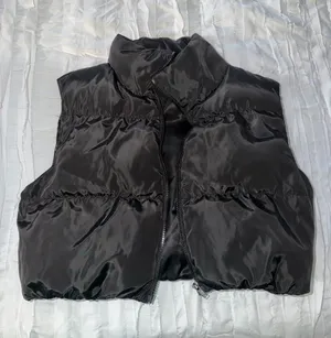Cropped Black Vest thumbnail 1