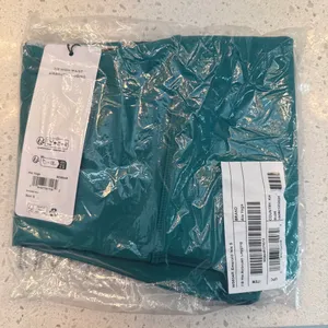 ALO Airbrush Leggings in Emerald Size Small thumbnail 3