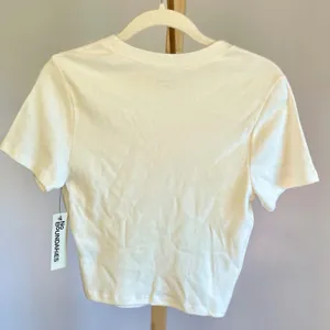 No Boundaries Womens Puppy‎ Graphic Baby Tee Cream White Ribbed Crop Top Size M thumbnail 3