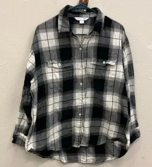Old navy the boyfriend shirt black & white plaid button down long sleeve large 7 thumbnail 1